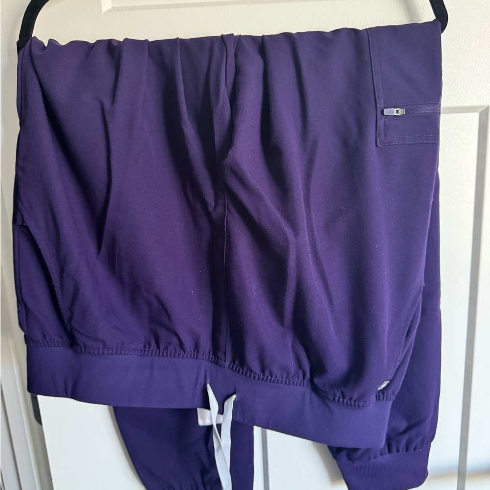 FIGS Scrubs Set Purple XL Top & XL Jogger Pants Technical Collection - Picture 5 of 8